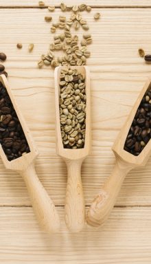 wooden-shovels-with-coffee-beans